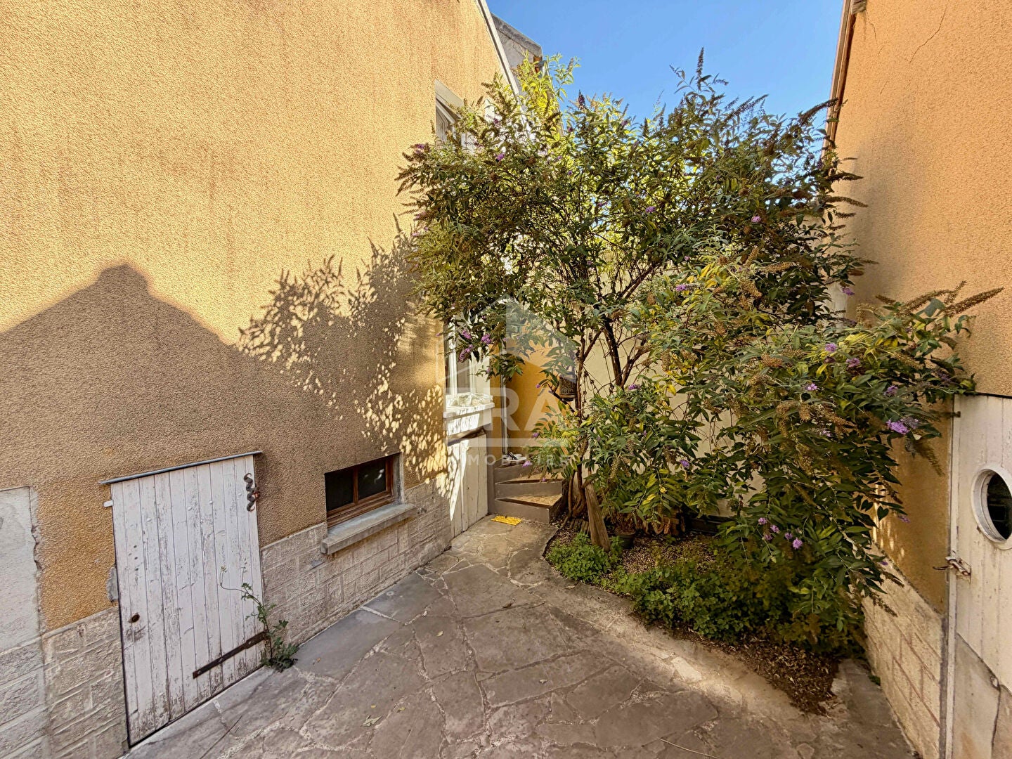 House D 156 in Villeneuve-la-Guyard