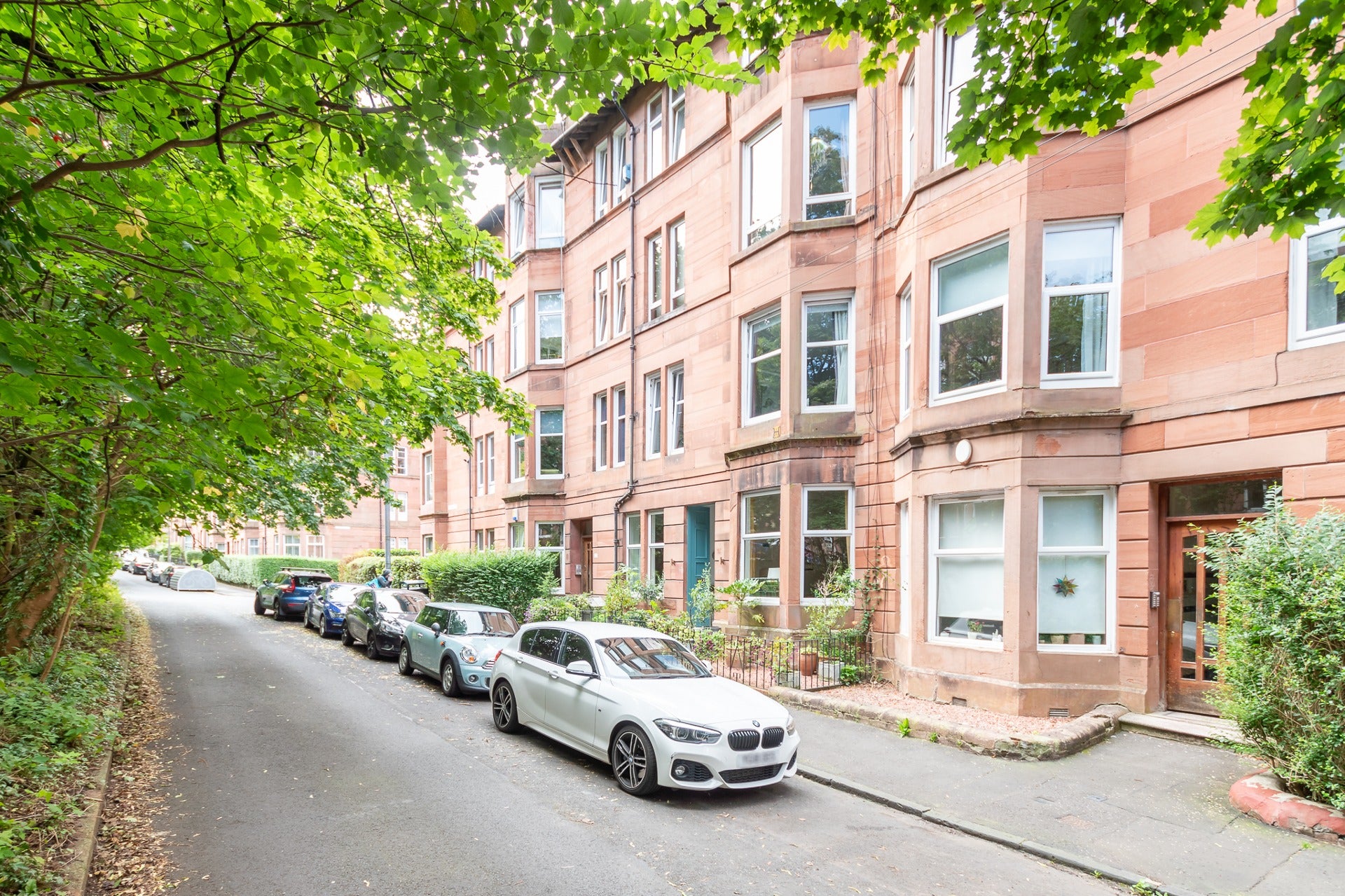 Flat Bellwood Street in Glasgow