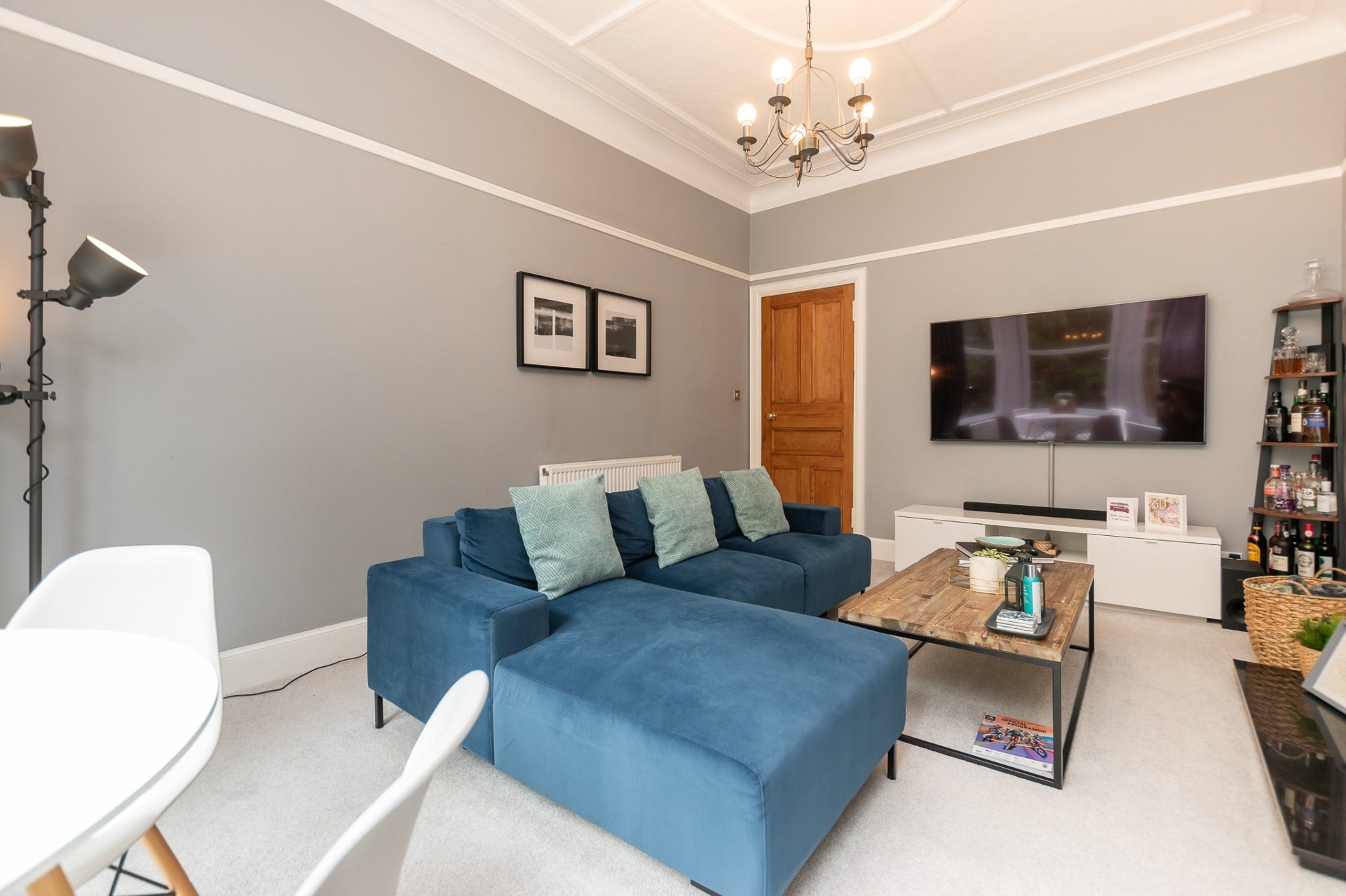 Flat Bellwood Street in Glasgow