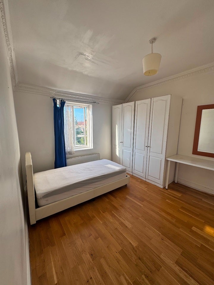 Room Eastern Avenue in Greater London
