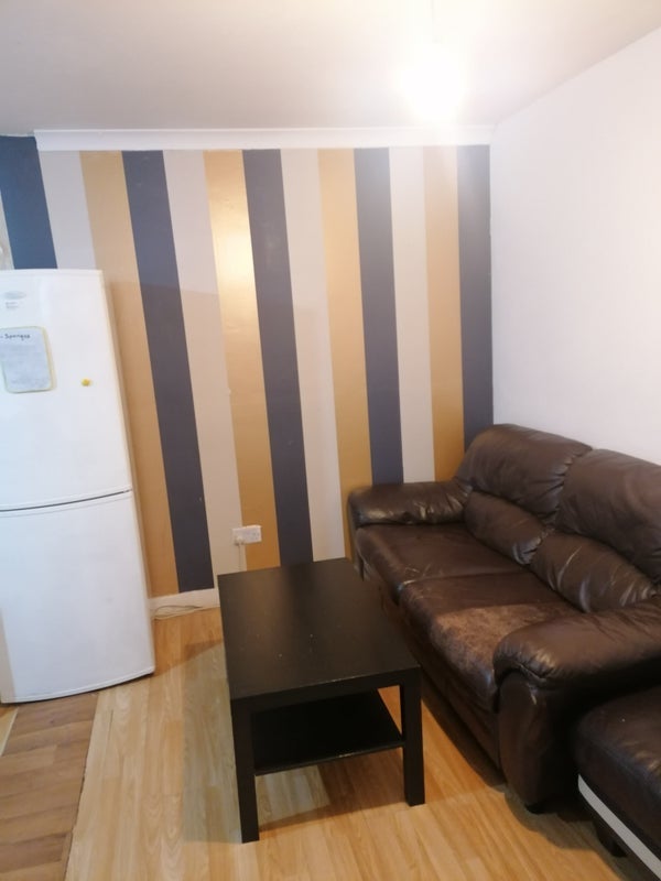Room Calder Place in City of Edinburgh