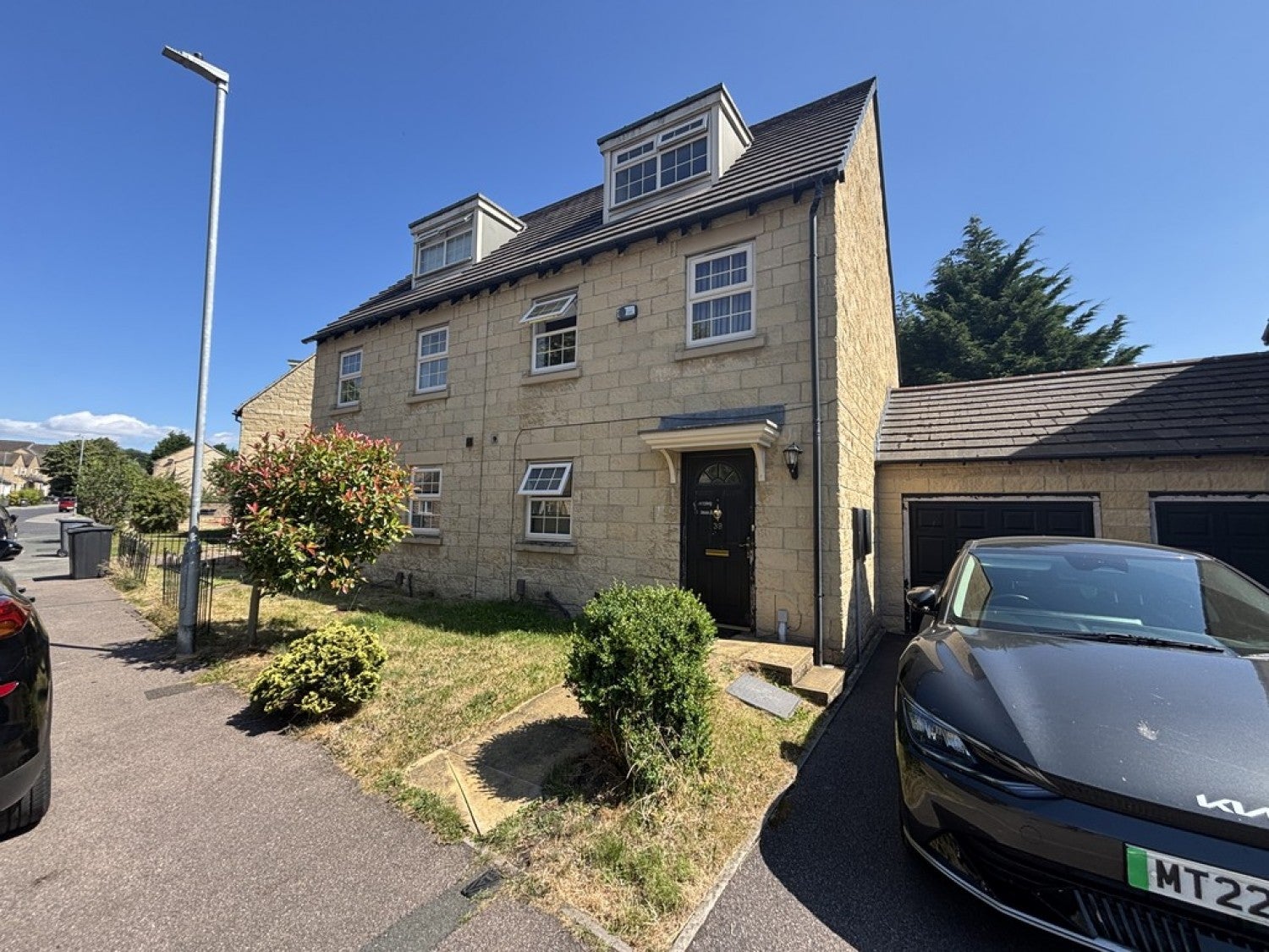 House Trafalgar Close in Kirklees