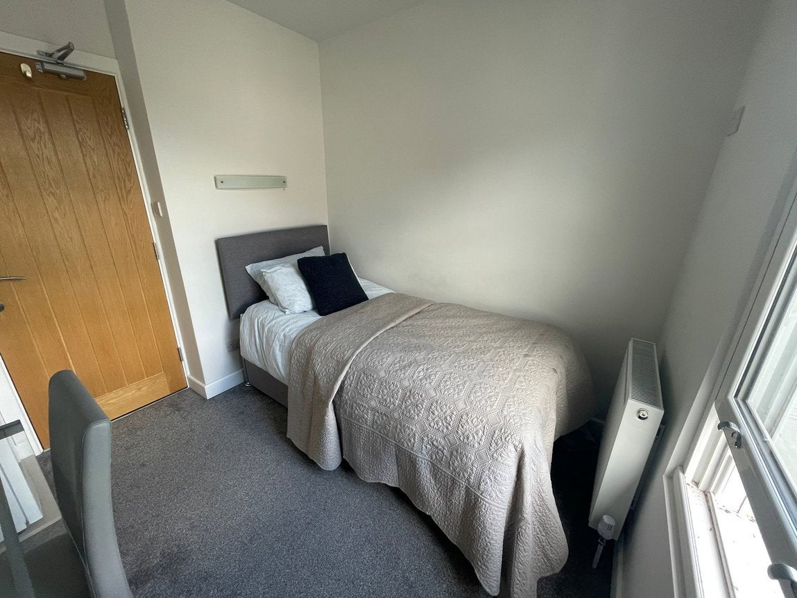 Room Hunt Street in Swindon