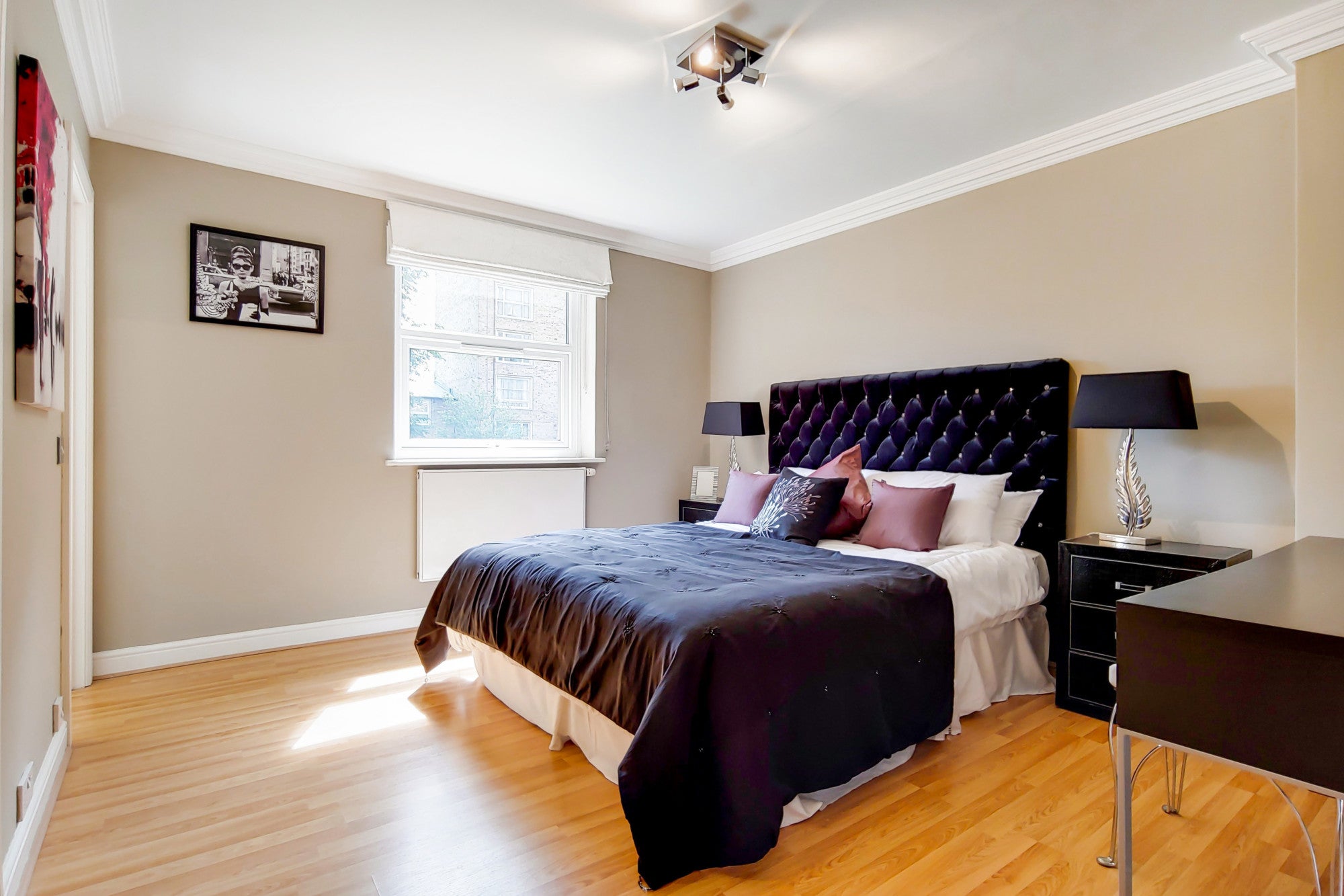 Flat Boydell Court in Greater London