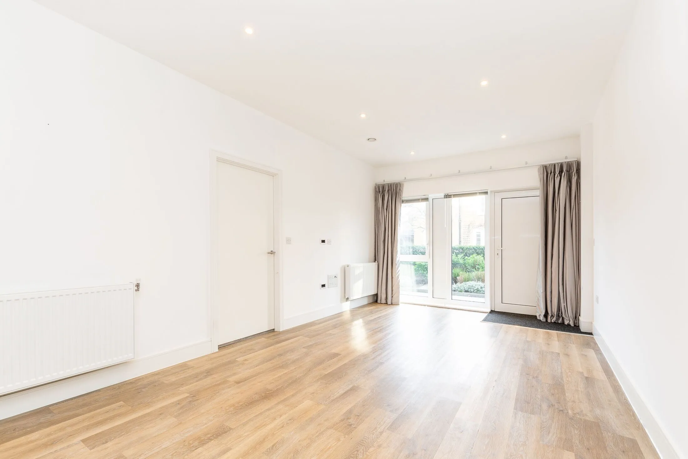 Flat Hartfield Road in Greater London