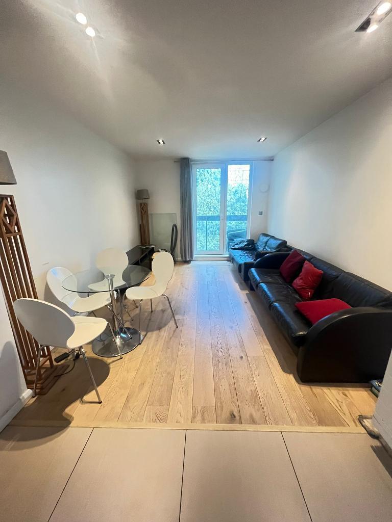 Flat Limeharbour in Greater London