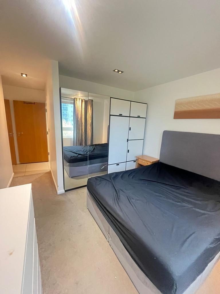 Flat Limeharbour in Greater London