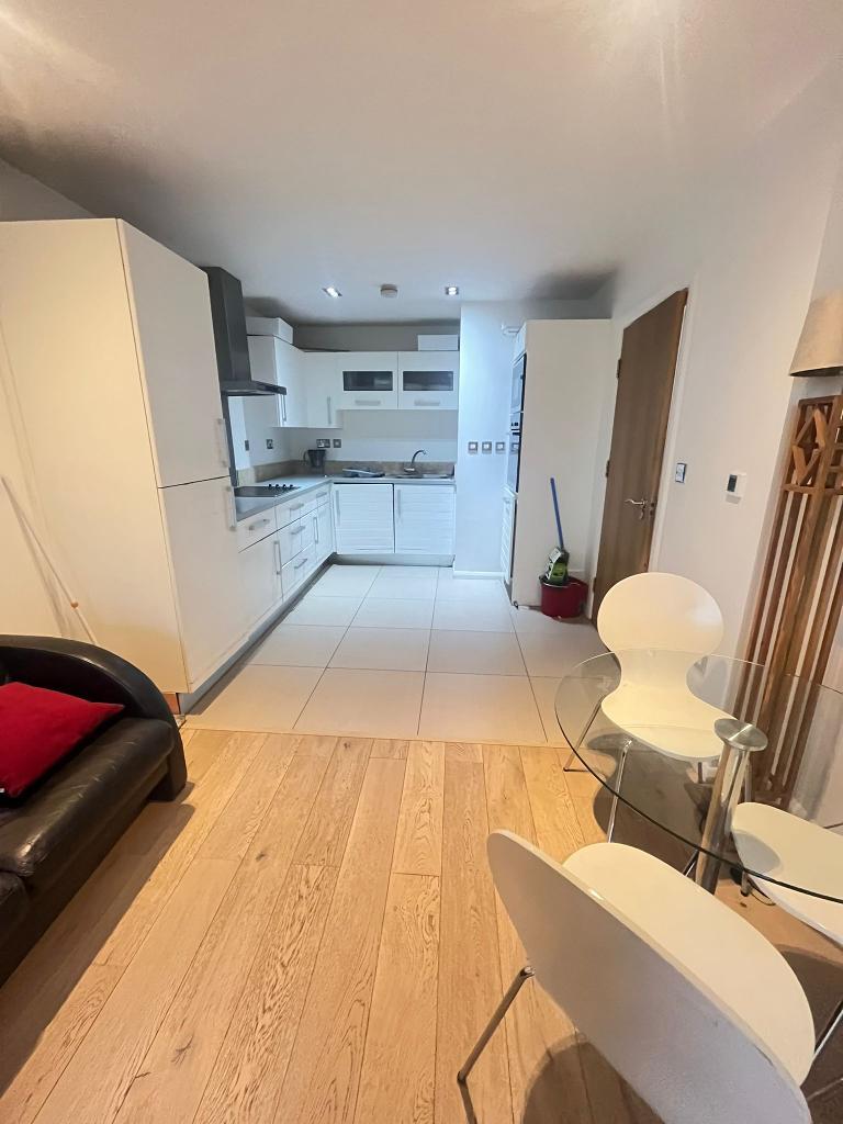 Flat Limeharbour in Greater London