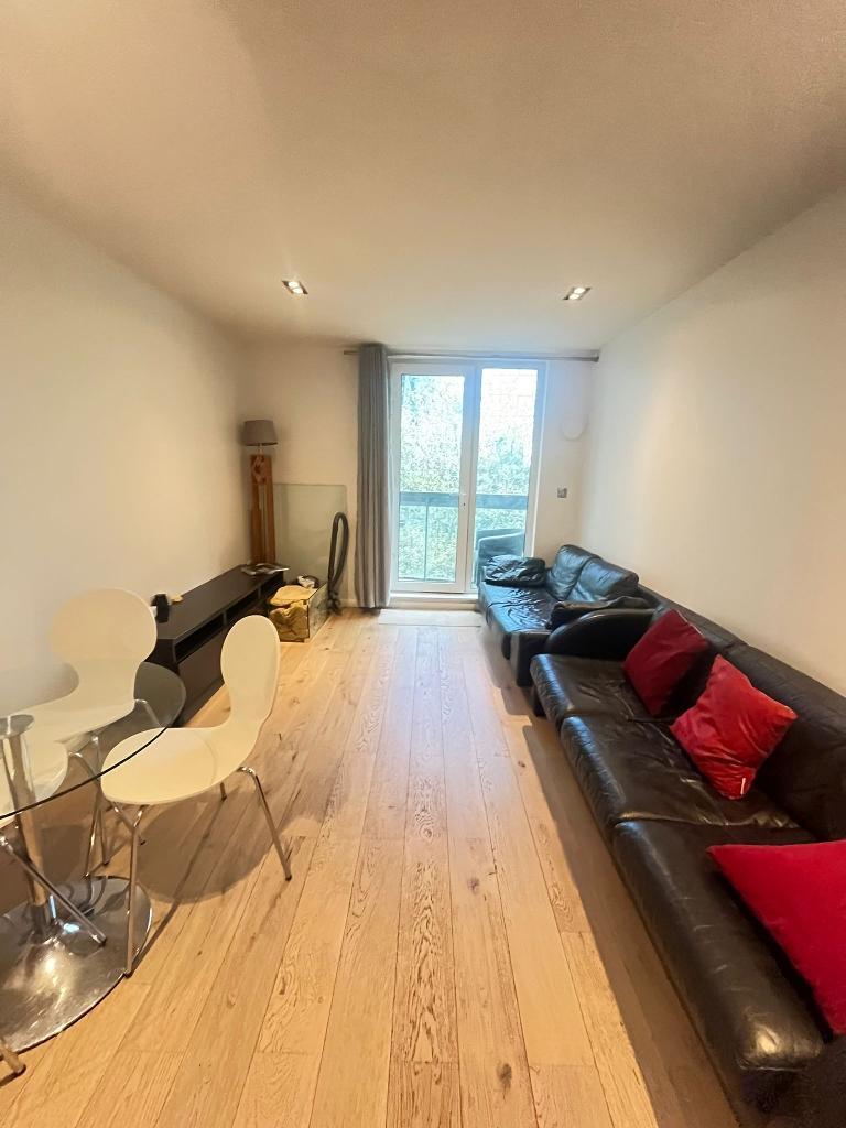 Flat Limeharbour in Greater London