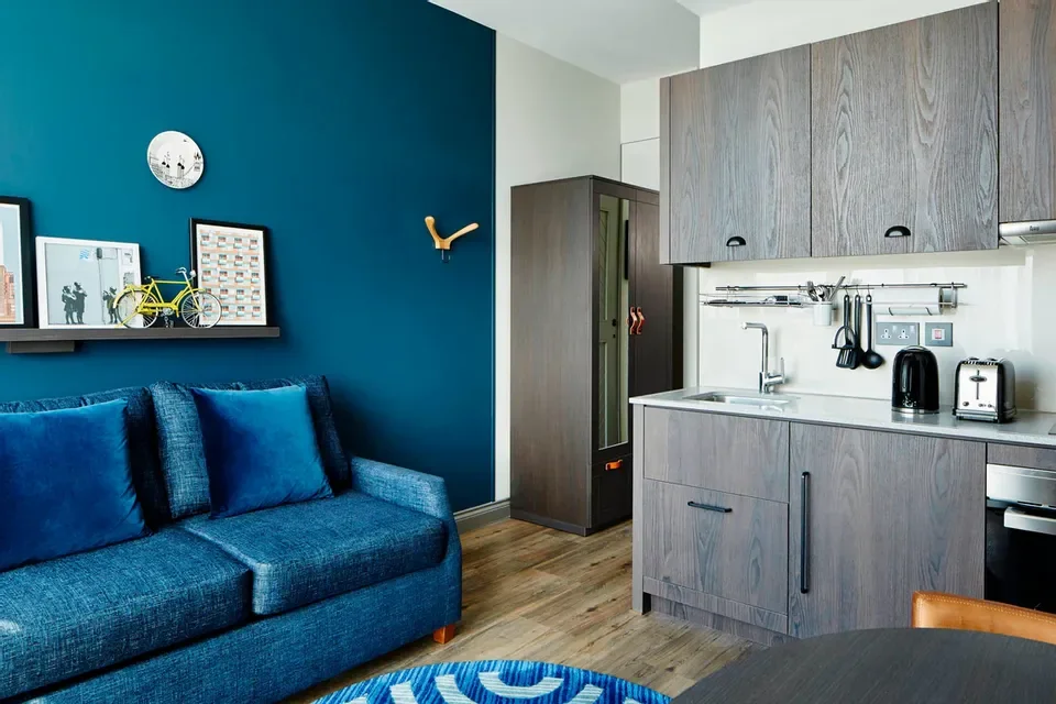 Flat Long Lane in Greater London