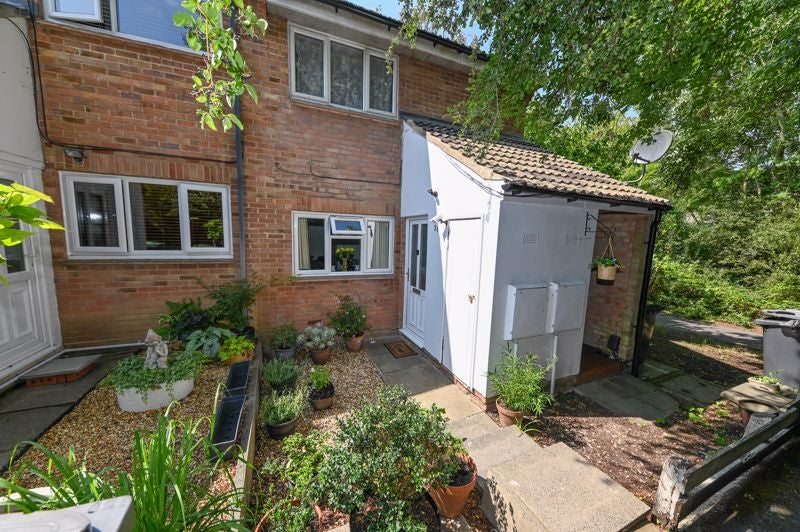 Flat Nerissa Close in Waterlooville