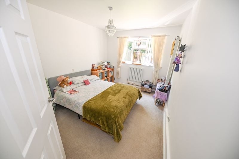 Flat Nerissa Close in Waterlooville