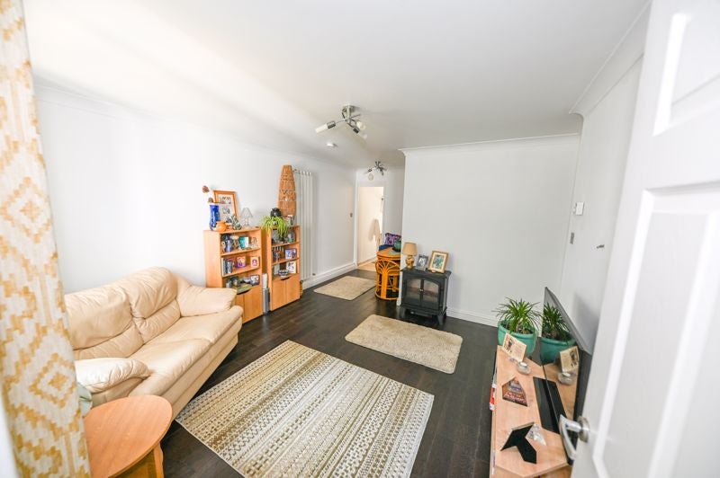 Flat Nerissa Close in Waterlooville