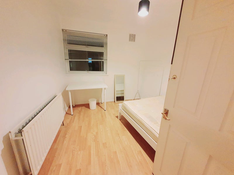 Room Leonard Place in Greater London