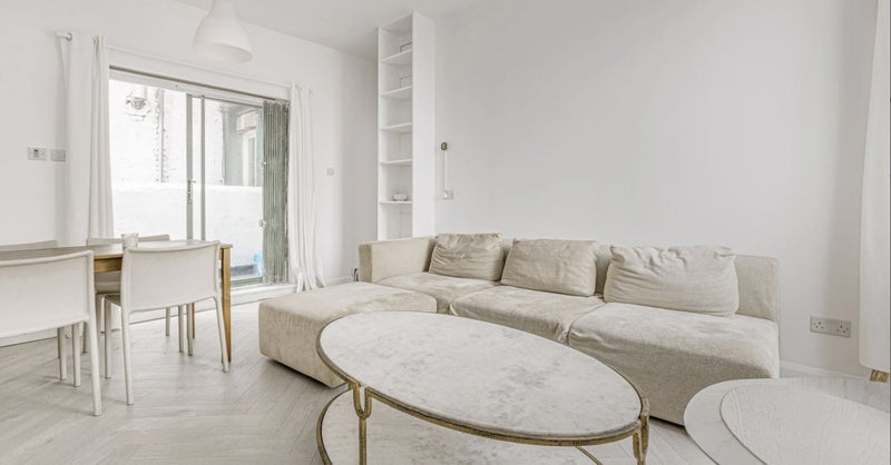 Flat Dawes Road in Greater London