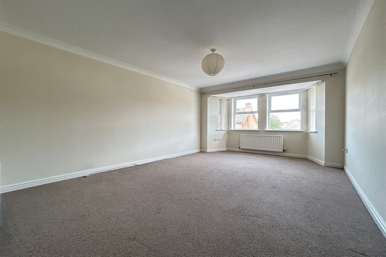 Flat Oceana Crescent in Basingstoke and Deane