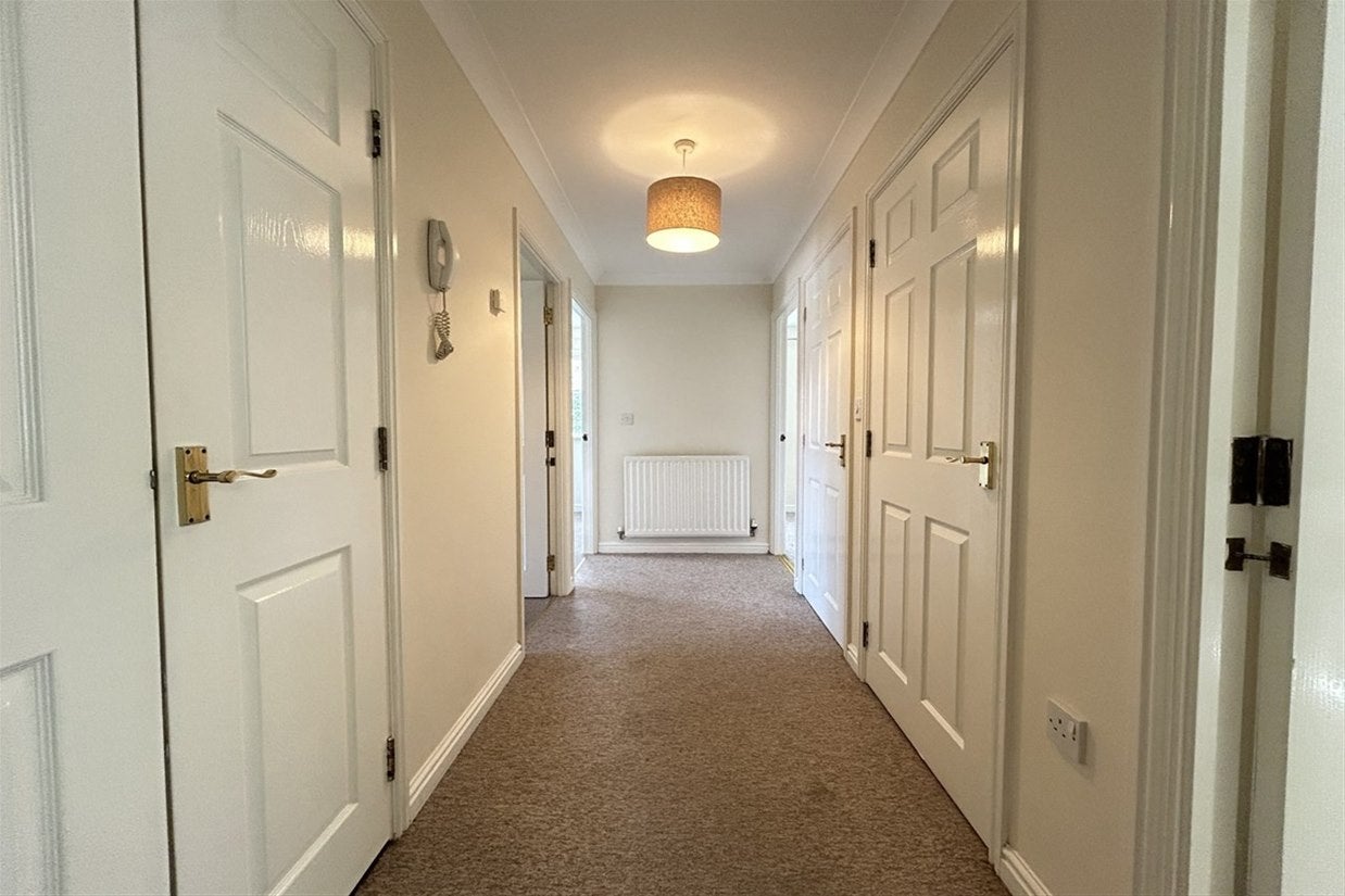 Flat Oceana Crescent in Basingstoke and Deane