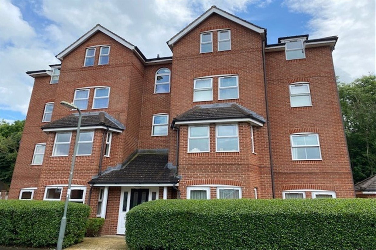 Flat Oceana Crescent in Basingstoke and Deane