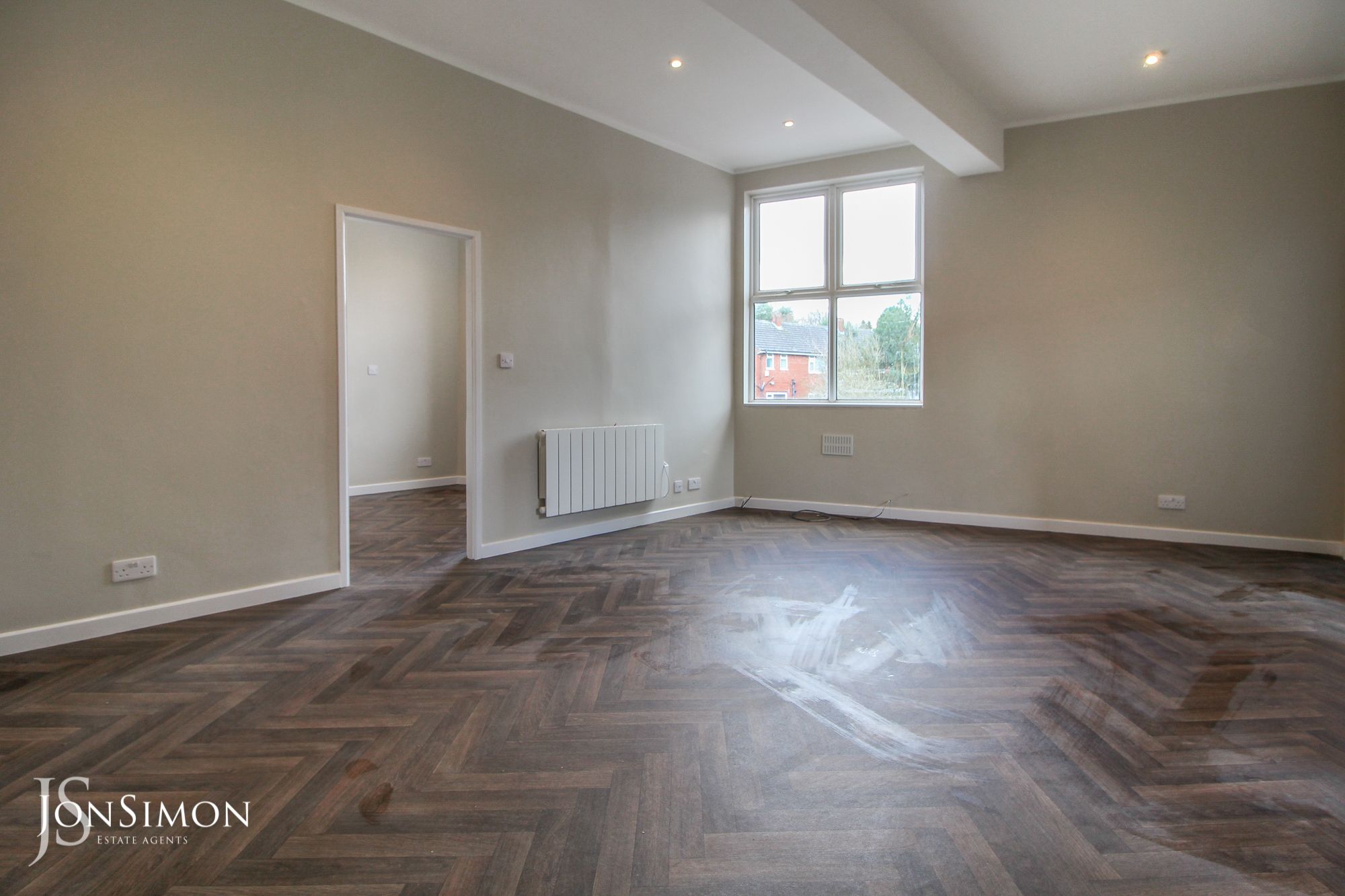 Flat Walmersley Old Road in Bury