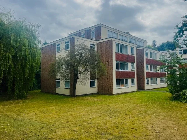 Flat Liskeard Gardens in Greater London