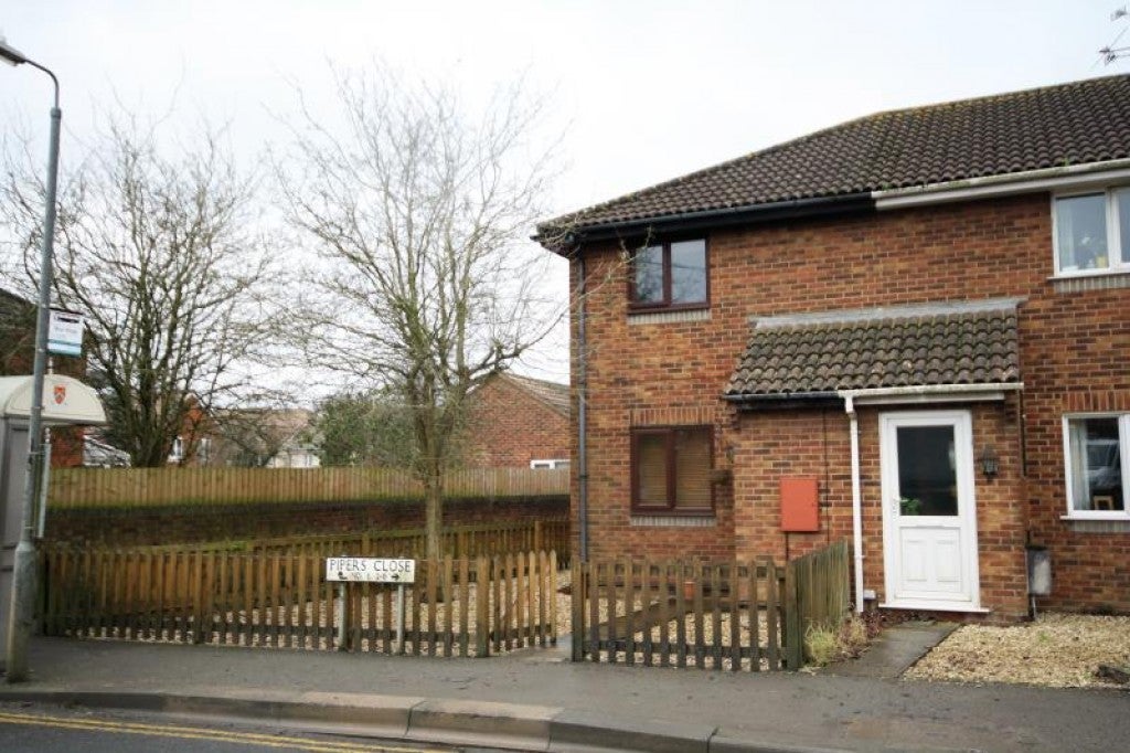 House Pipers Close in Royal Wootton Bassett