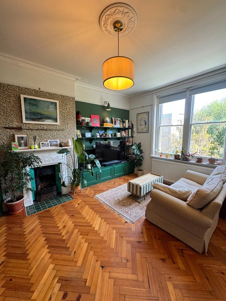 Flat St Cuthbert's Road in Greater London