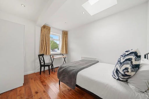 House Lowfield Road in Greater London
