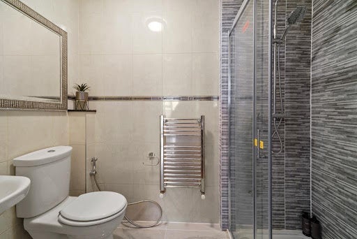 Room Hanger Vale Lane in Greater London