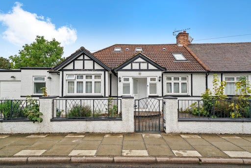 House Lowfield Road in Greater London
