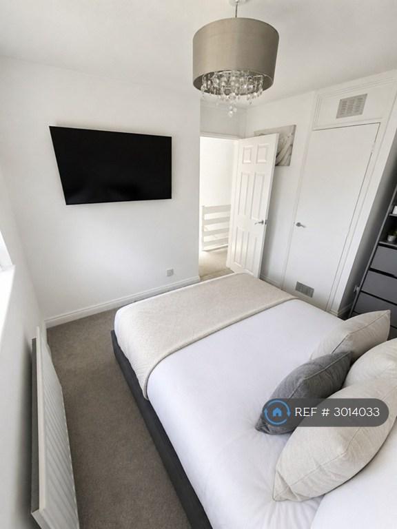 Room Blenheim Close in Wokingham