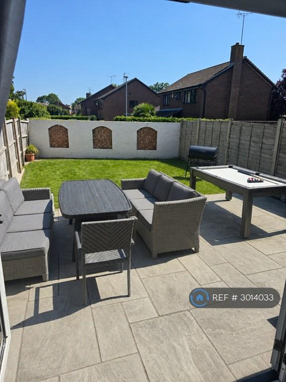 Room Blenheim Close in Wokingham