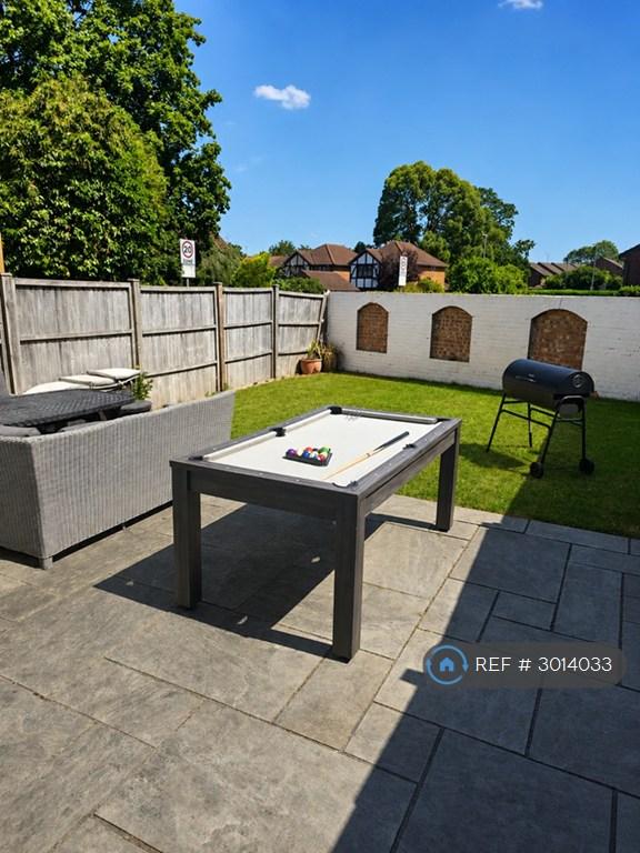 Room Blenheim Close in Wokingham