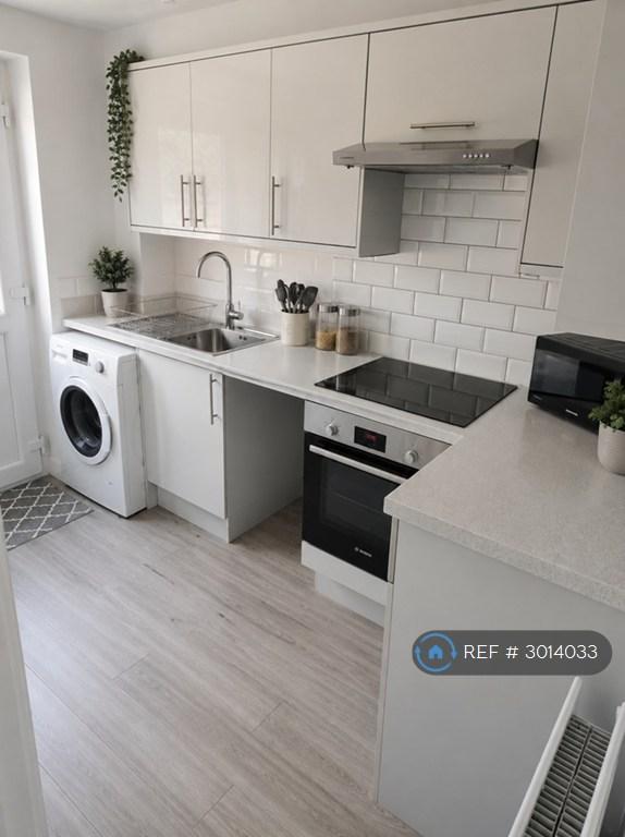 Room Blenheim Close in Wokingham