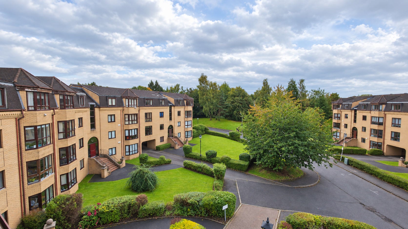 Flat Hughenden Lane in Glasgow