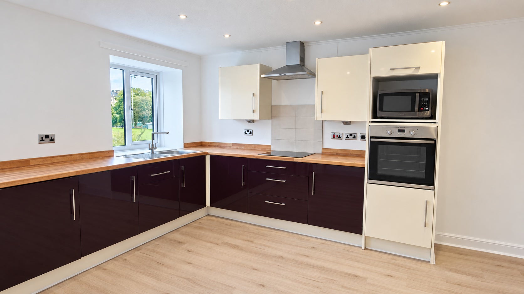 Flat Hughenden Lane in Glasgow