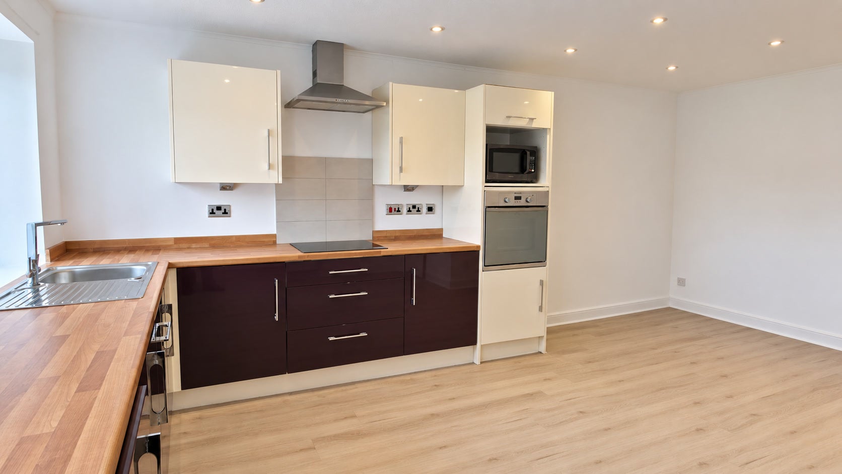 Flat Hughenden Lane in Glasgow