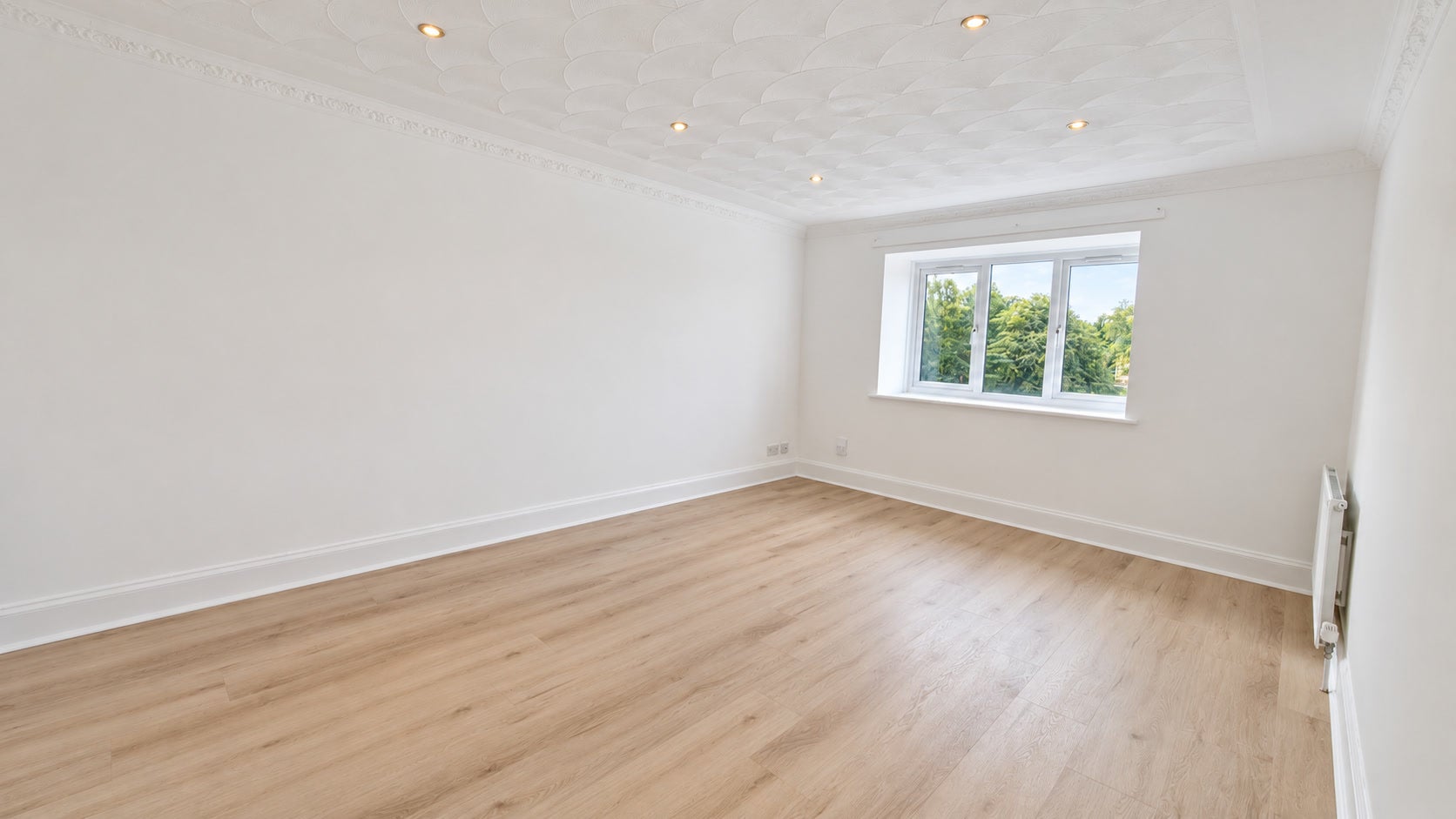 Flat Hughenden Lane in Glasgow