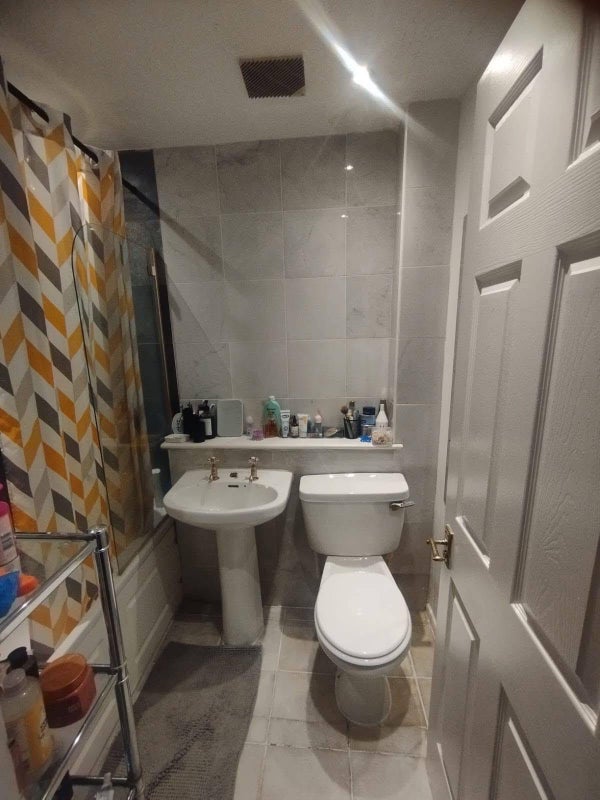 Room Swallow Gardens in Greater London