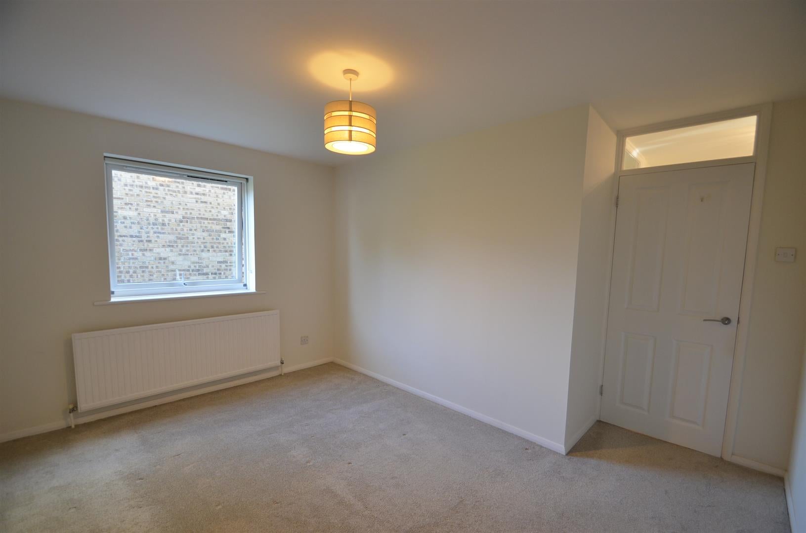 Flat Aylsham Drive in Greater London