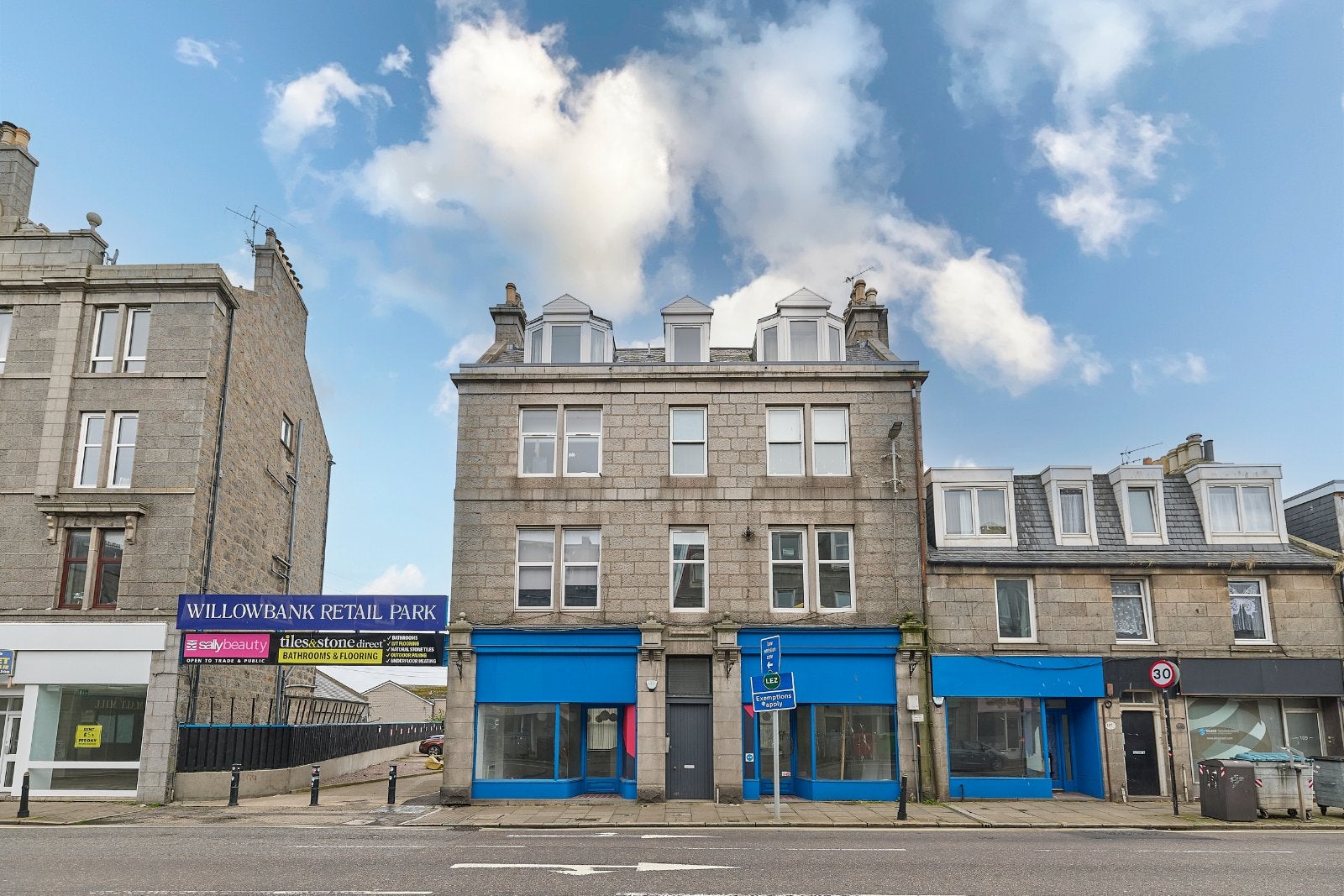 Flat Willowbank Retail Park in Aberdeen City