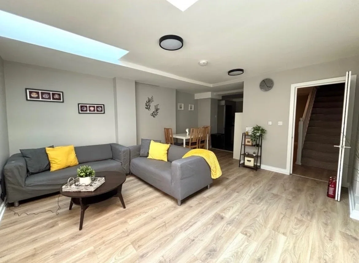 Room New Cross Road in Greater London
