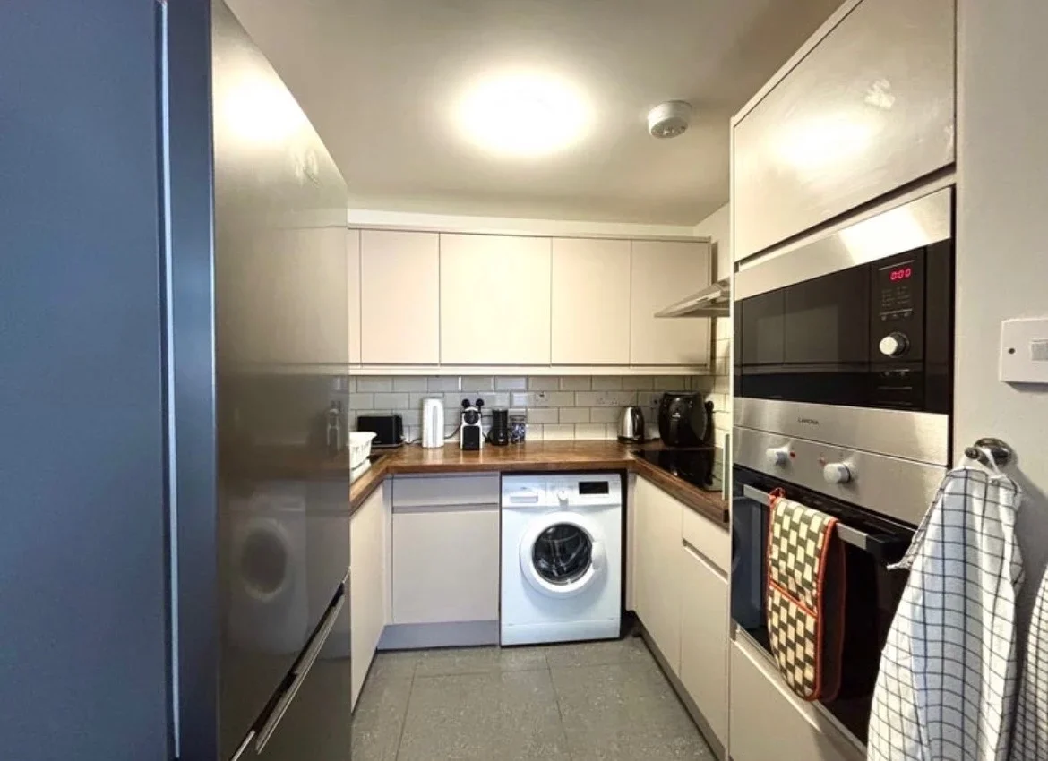 Room New Cross Road in Greater London