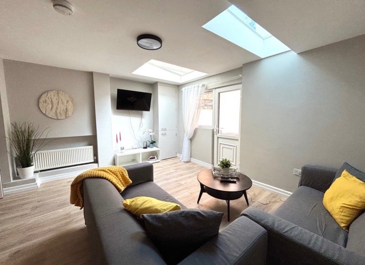 Room New Cross Road in Greater London