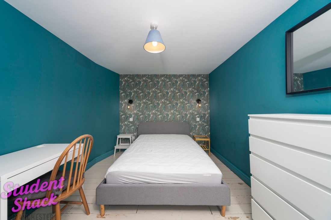 Room Ruskin Avenue in Manchester