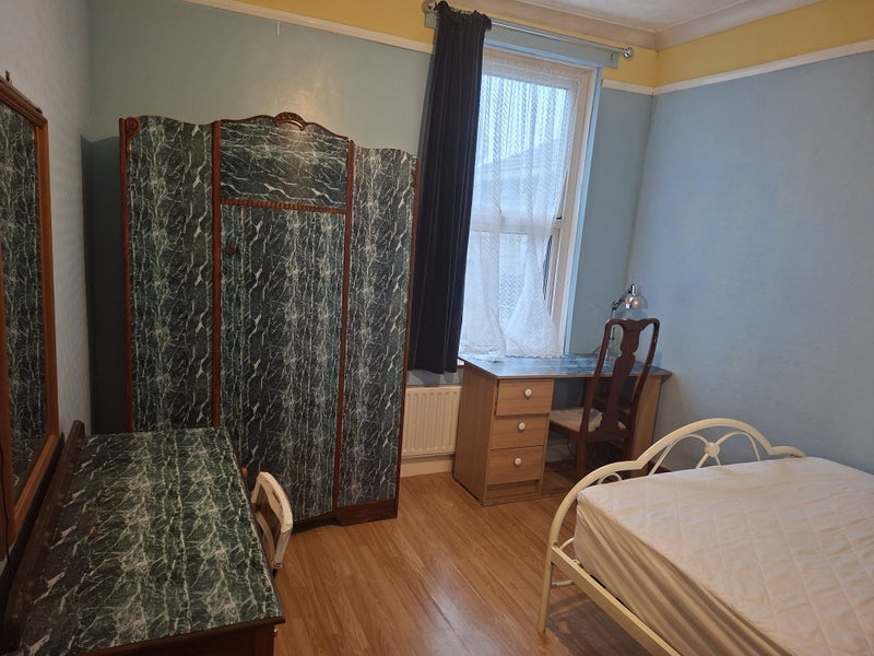 Flat Lyttelton Road in Greater London