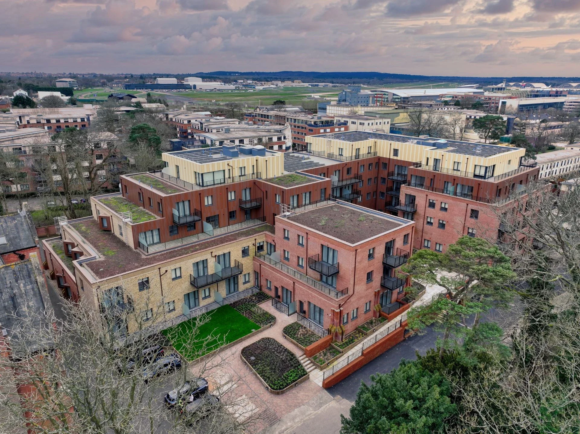 Flat Farnborough Road in Rushmoor