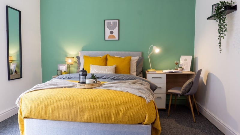 Room Carisbrooke Road in Liverpool