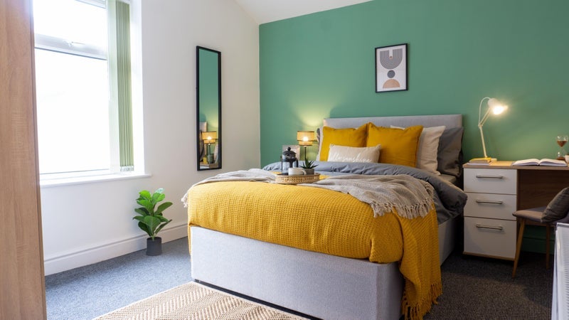 Room Carisbrooke Road in Liverpool