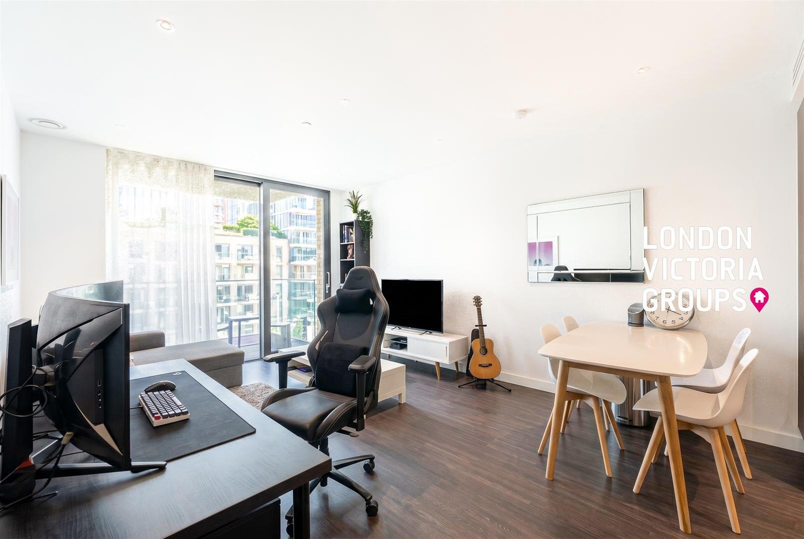 Flat Canter Way in Greater London