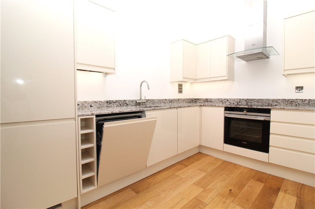 Flat Kenilworth Road in Greater London